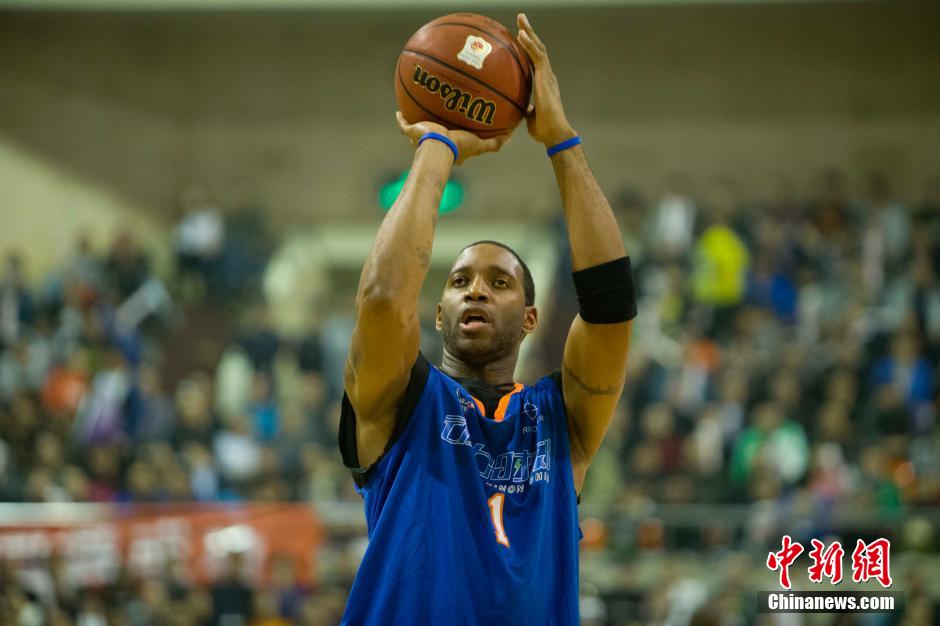 他甚至在首 他甚至在首